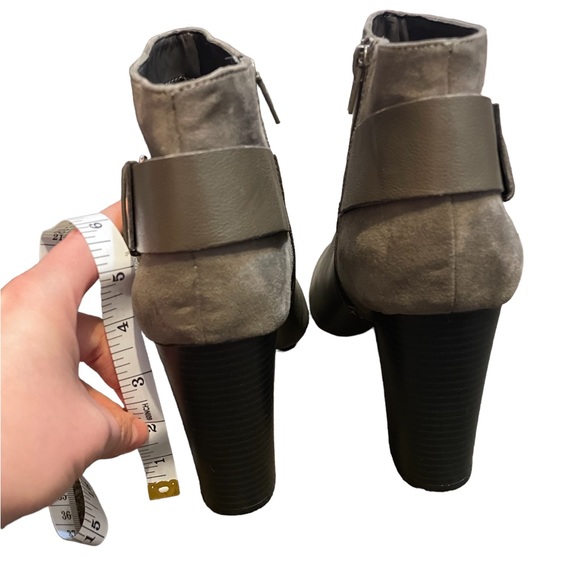 BAR III NIMBLE GREY LEATHER SUEDE ANKLE ZIP BUCKLE BLOCK HEEL BOOTIE - Picture 4 of 9